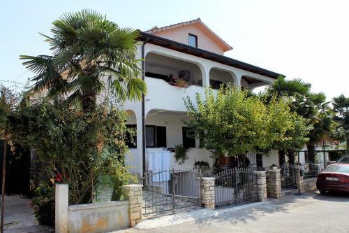 Hostal Apartments With A Parking Space Novigrad - 2536