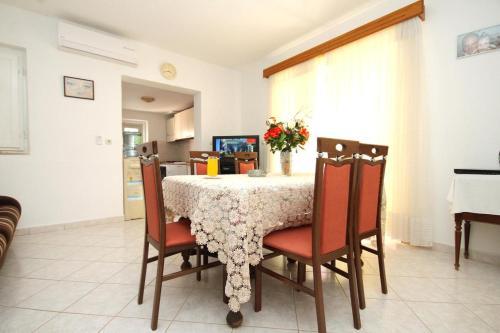 Apartment Smokvica 9161a