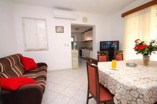 Apartment Smokvica 9161a