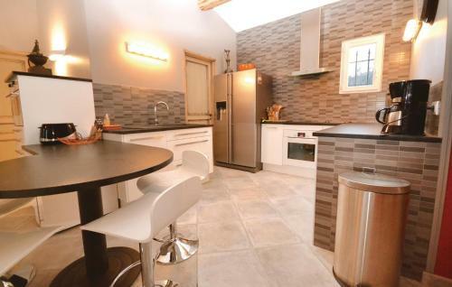 Holiday Home Cadenet 10