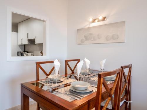 Rock Bay II Apartemento 2055