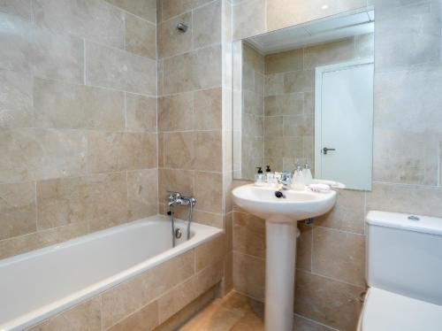 Rock Bay II Apartemento 2055