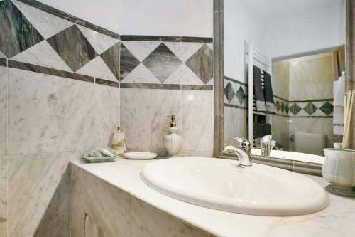 Gina Guest House