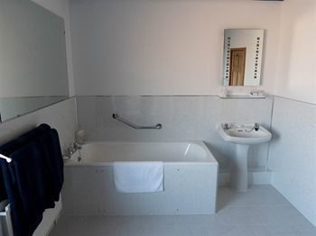Bed & Breakfast Cwmllechwedd Fawr Cyf