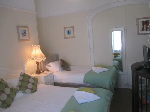 Bed & Breakfast Caledonia Guest House