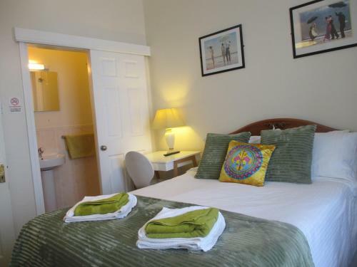 Bed & Breakfast Caledonia Guest House