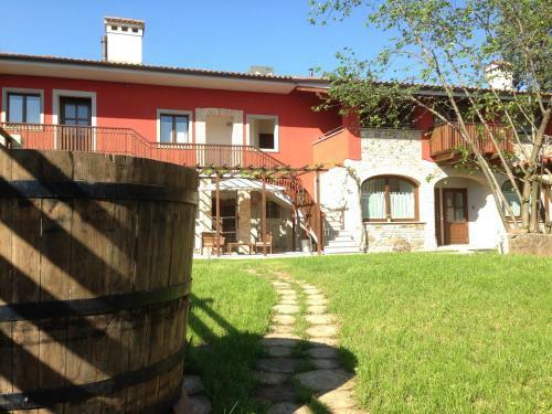La Valeriana Farm Apartments