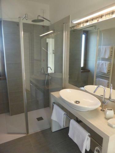 La Valeriana Farm Apartments