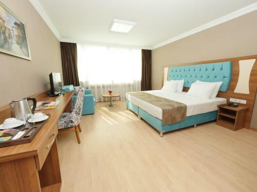 Golden Lounge Hotel