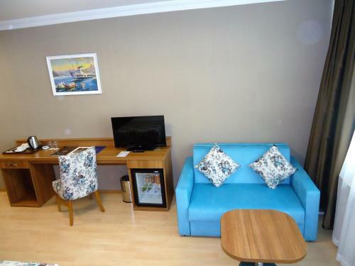 Golden Lounge Hotel