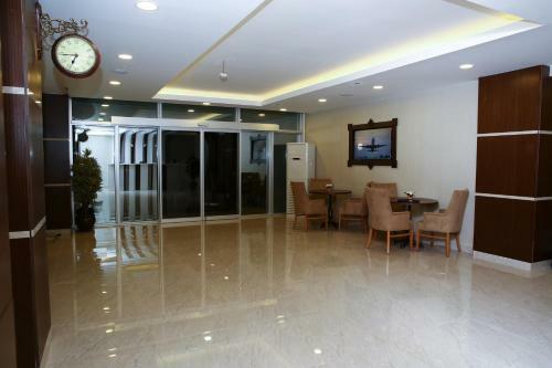 Golden Lounge Hotel