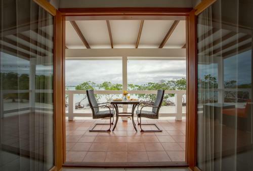 Hotel Coco Plum Island Resort