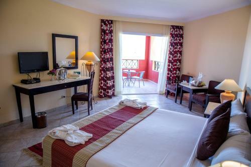 Hotel Royal Tulip Beach Resort