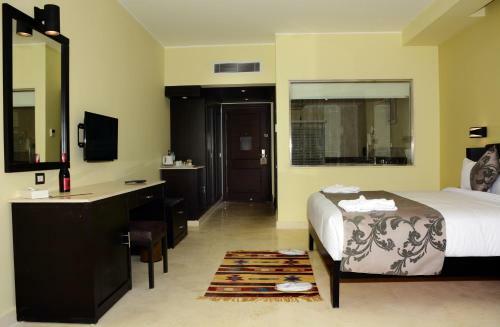 Hotel Royal Tulip Beach Resort