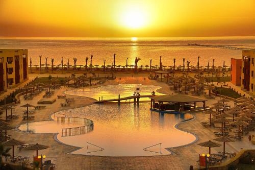 Hotel Royal Tulip Beach Resort