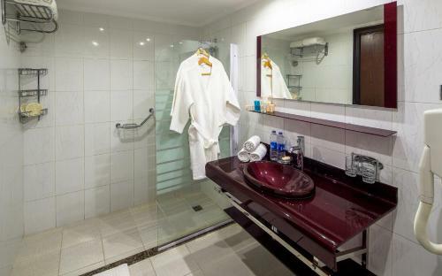 Hotel Royal Tulip Beach Resort