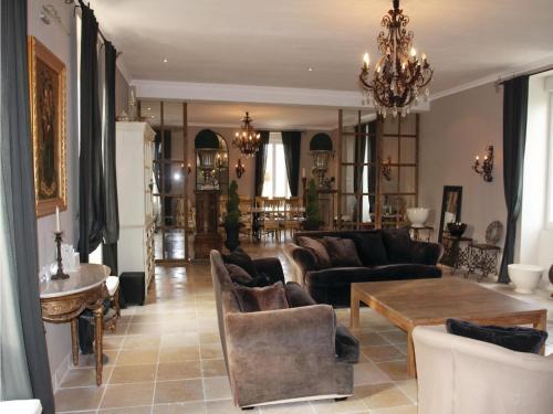 Holiday Home Pont Saint Esprit With Fireplace 03