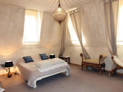 Holiday Home Pont Saint Esprit With Fireplace 03