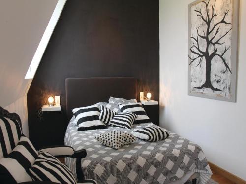 Holiday Home Pont Saint Esprit With Fireplace 03