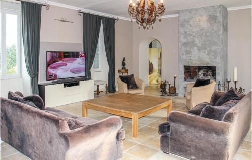Holiday Home Pont Saint Esprit With Fireplace 03