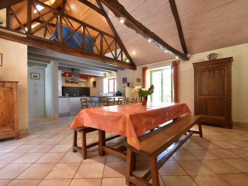Modern Holiday Home In Aquitaine With Swimming Pool
