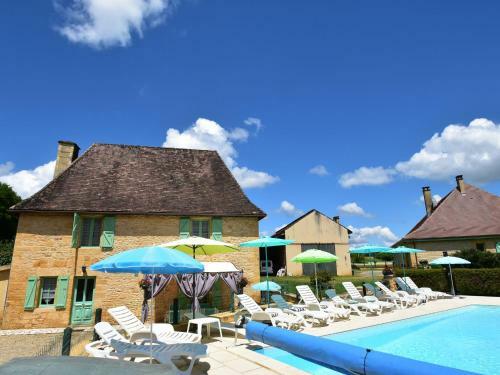 Modern Holiday Home In Aquitaine With Swimming Pool