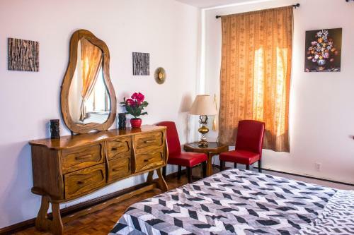 Cozy Apartment In Montreal's Heart