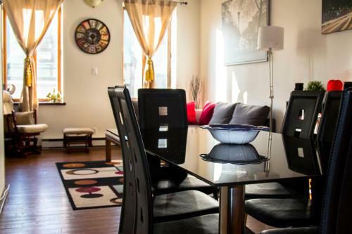 Cozy Apartment In Montreal's Heart
