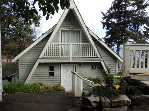 Dolphin Beach Oceanfront Cottage