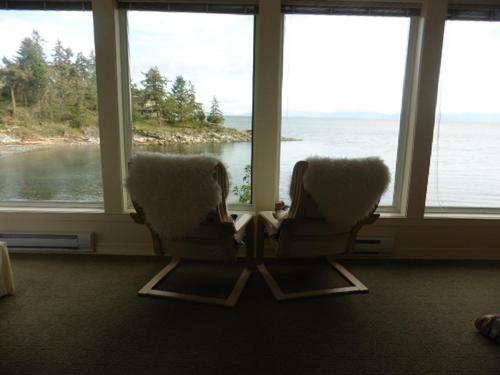 Dolphin Beach Oceanfront Cottage