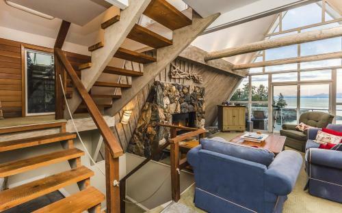 Dolphin Beach Oceanfront Cottage