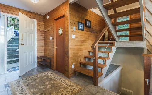 Dolphin Beach Oceanfront Cottage