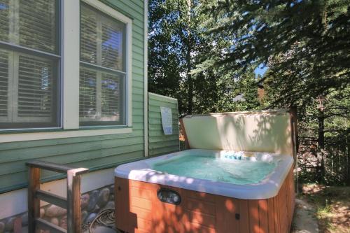 Bear Pine Chalet