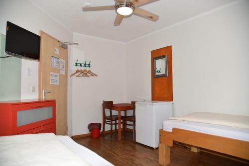 Hostal Alex 30 Hostel