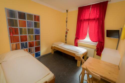 Hostal Alex 30 Hostel