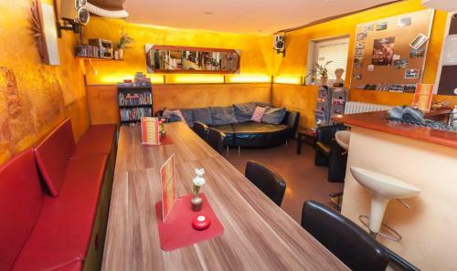 Hostal Alex 30 Hostel