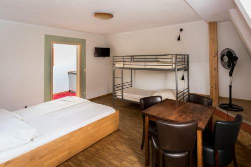 Hostal Alex 30 Hostel