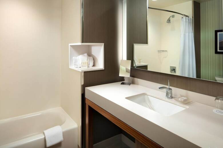 Hotel Courtyard By Marriott Erie Bayfront