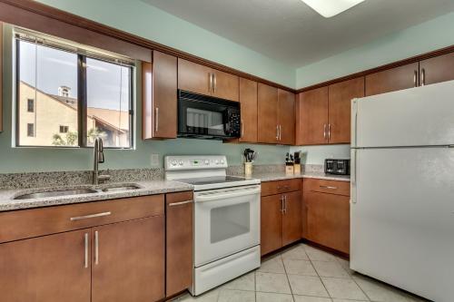 Anchorage II B18 Apartment