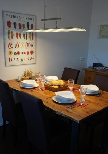 Apartamento Ferienwohnung Am Strau�enb�hel