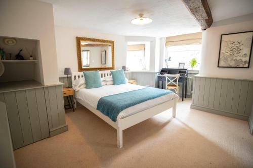 Hostal Tower House Guest House