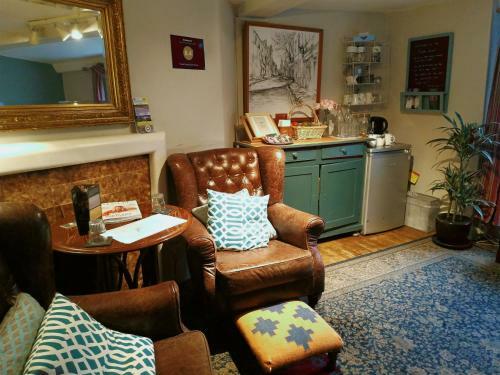 Hostal Tower House Guest House