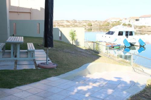 Elizabeth East 98 Port Owen