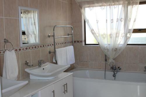 Elizabeth East 98 Port Owen