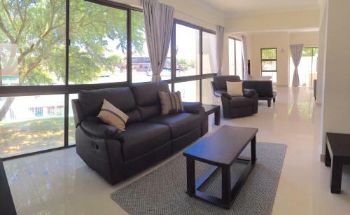 Elizabeth East 98 Port Owen
