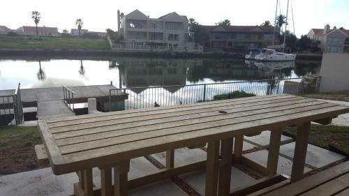 Elizabeth East 98 Port Owen