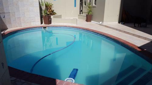 Elizabeth East 98 Port Owen