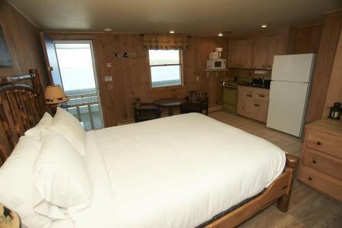 Belknap Point Motel