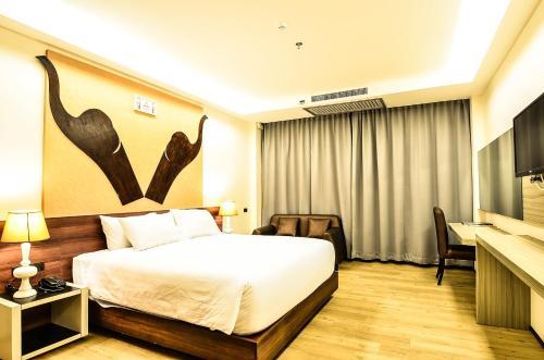 Alvarez Hotel