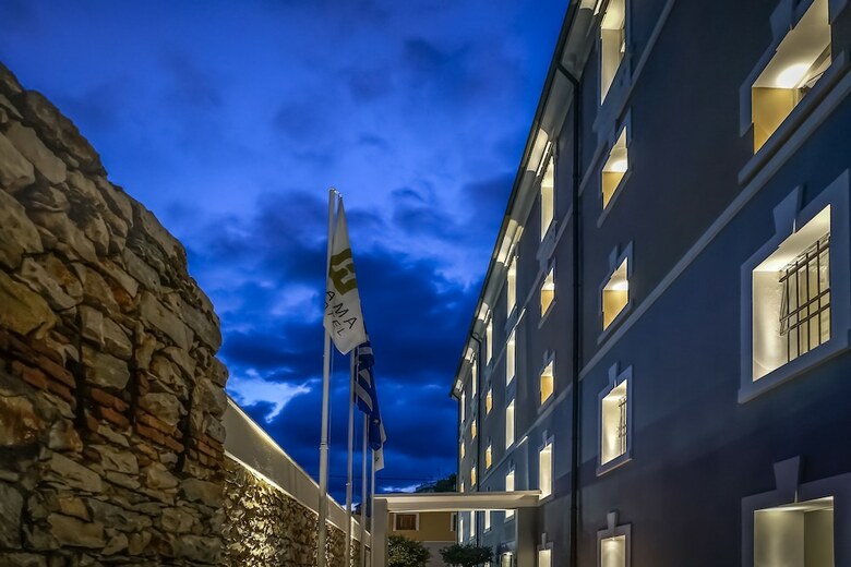 Hydrama Grand Hotel